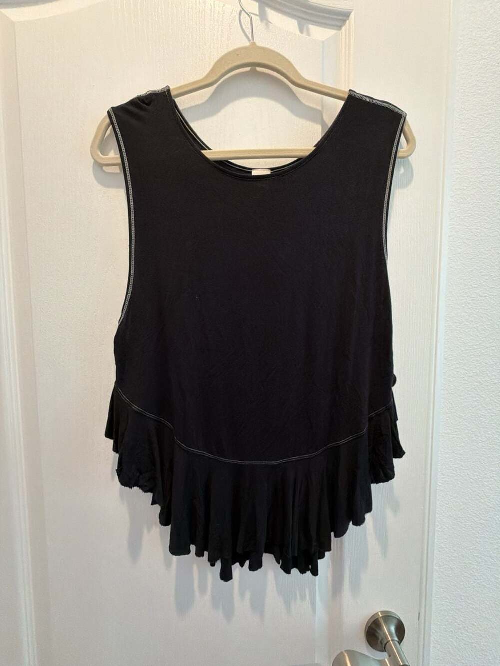 Black Sleeveless Ruffle Hem Tank Top - Women